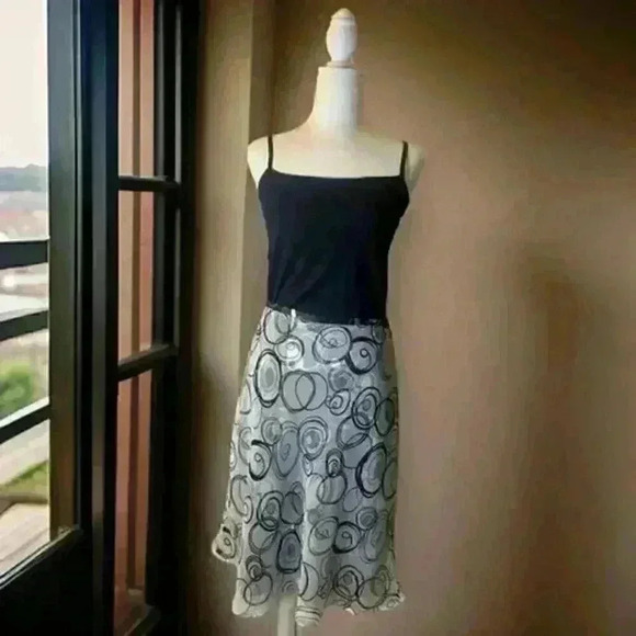 Apt. 9 Women's Silky Skirt Size 4 - Picture 1 of 3